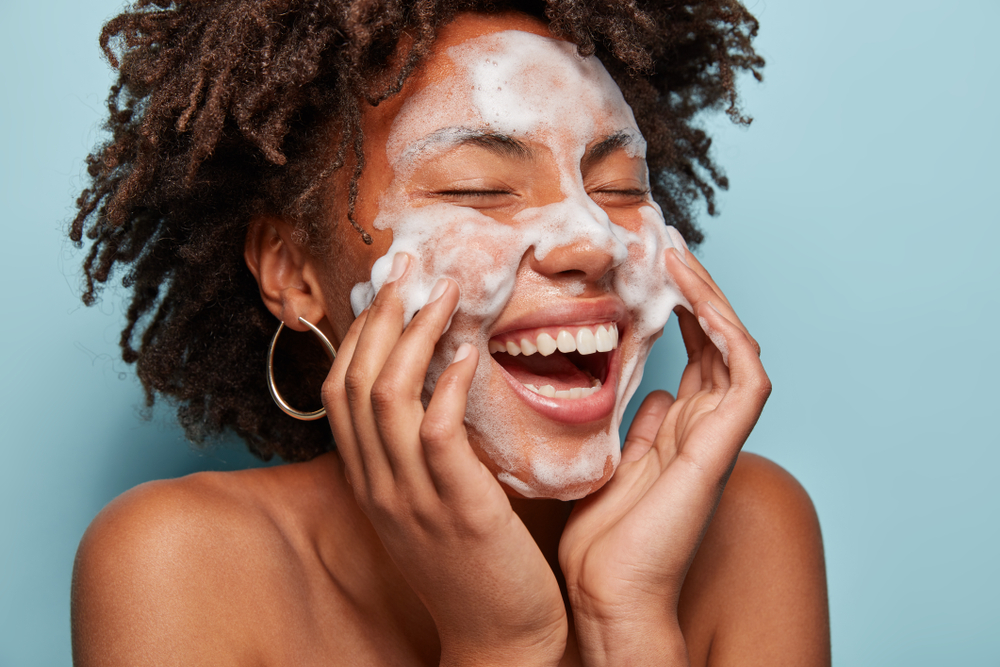 Você está visualizando atualmente Skincare pele negra: 5 cuidados para uma pele mais saudável