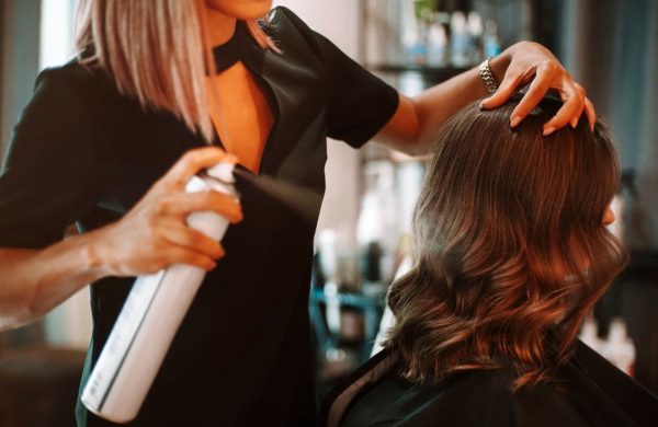 Como Usar Spray Fixador de Cabelo e Dicas Incríveis